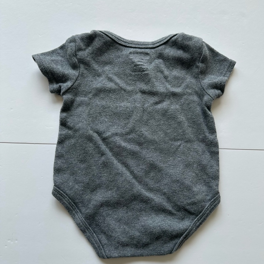 10/20$ Monkey Bars Grey “like my grandpa” short sleeve baby onesie/bodysuit 3-6m - Picture 5 of 5